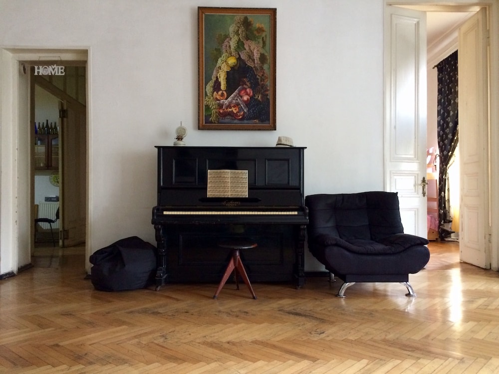 Opera Rooms&Hostel