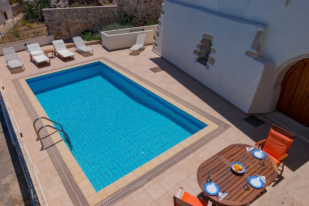 Mylo Villa