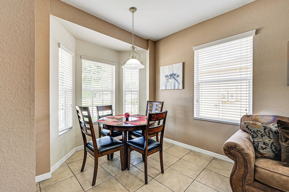 Pet-friendly Gem w/ Yard & Pool Access in Sebring