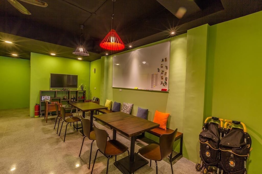 GoldenHouse Hostel