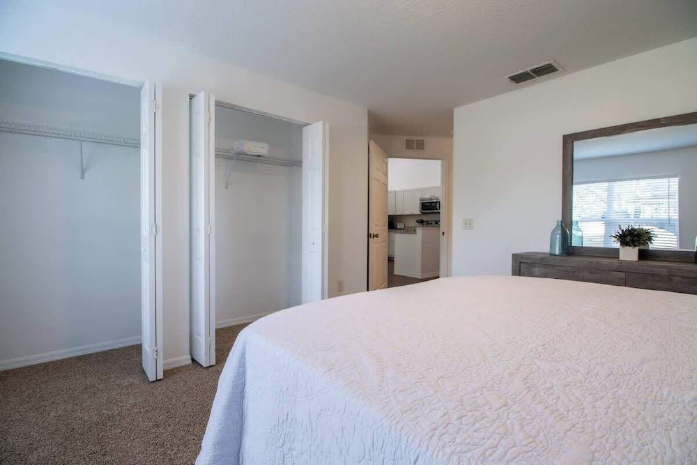 Entire Modern Home in Dade City