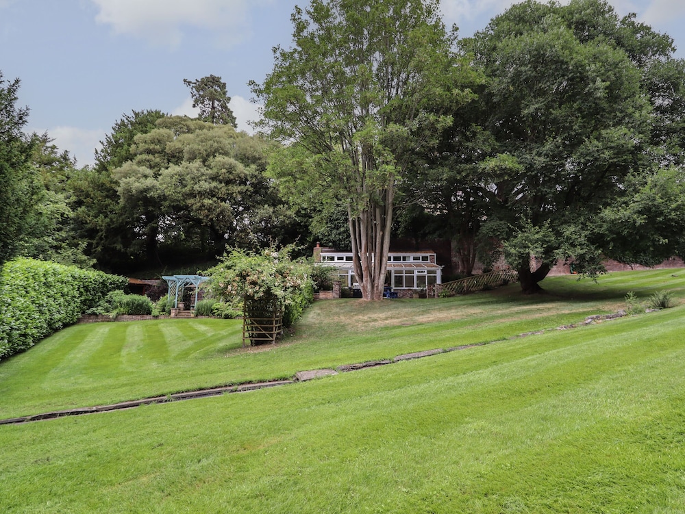 Cedar Gardens