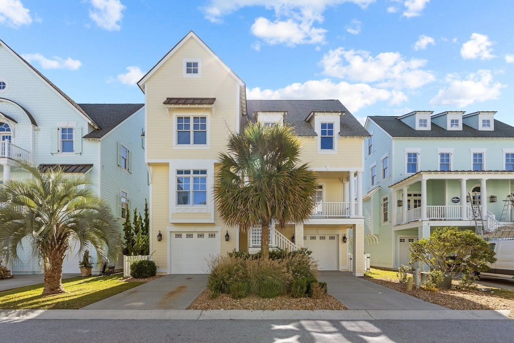 Posh Pelican 5 Bedroom Home view 4