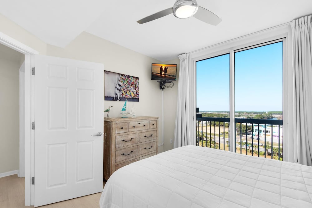 Silver Beach Towers 1003 West