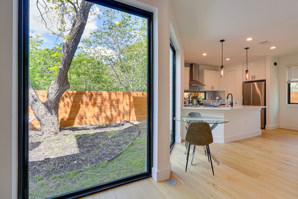 Chic Austin House w/ Spacious Backyard & Hammock