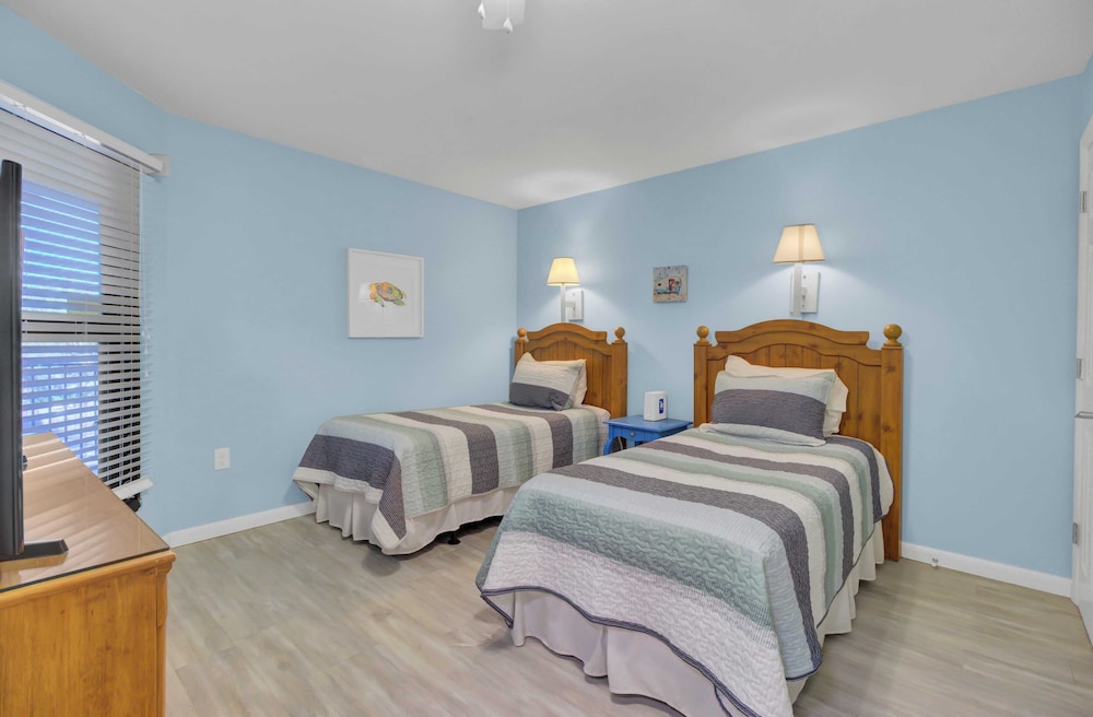 Beachfront, Pool Access, Balcony w/ Oceanview 222 D Shipwatch by Avantstay