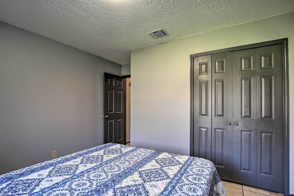 San Antonio Abode w/ Yard: 17 Mi to Downtown! view 3