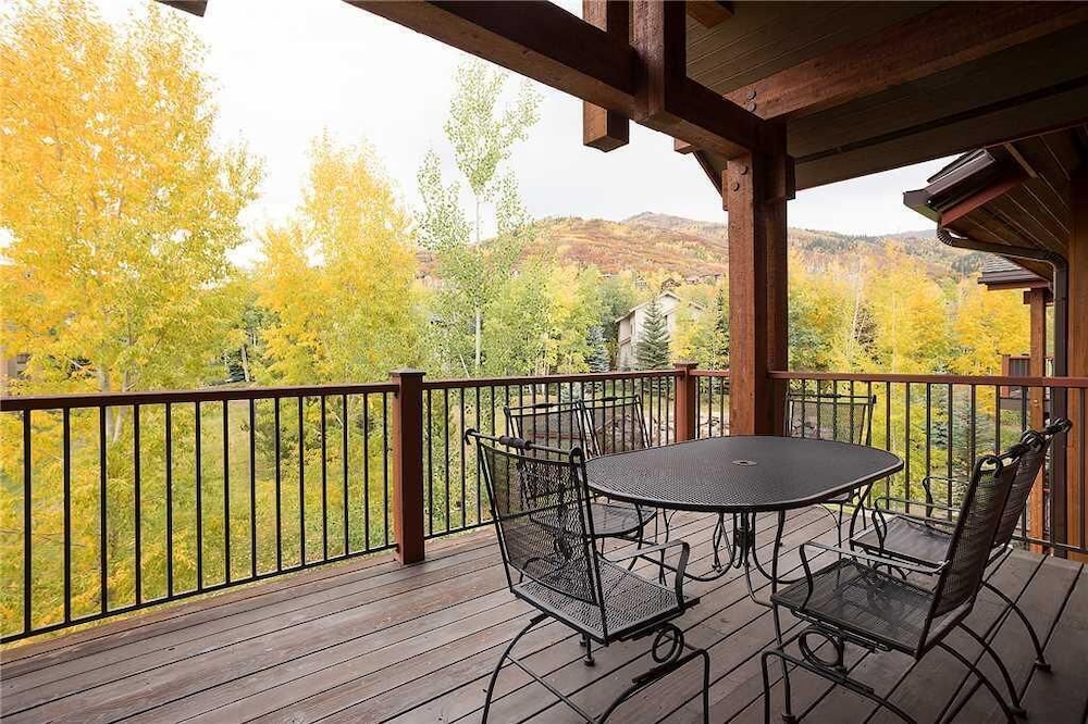 5305 Emerald Lodge, Trappeur's Crossing Apartment 4
