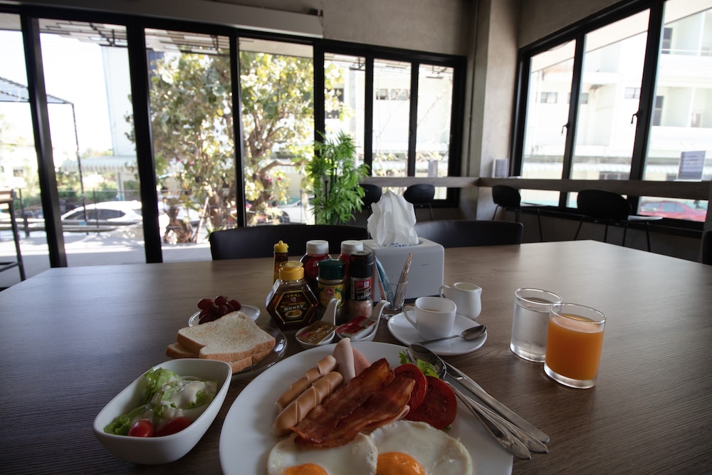 Food & Beverage