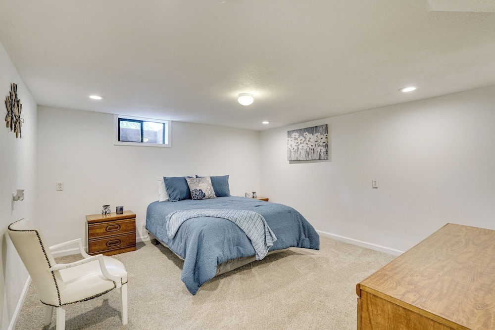 Group Getaway w/ Fenced Yard & Pool Table in Wrens