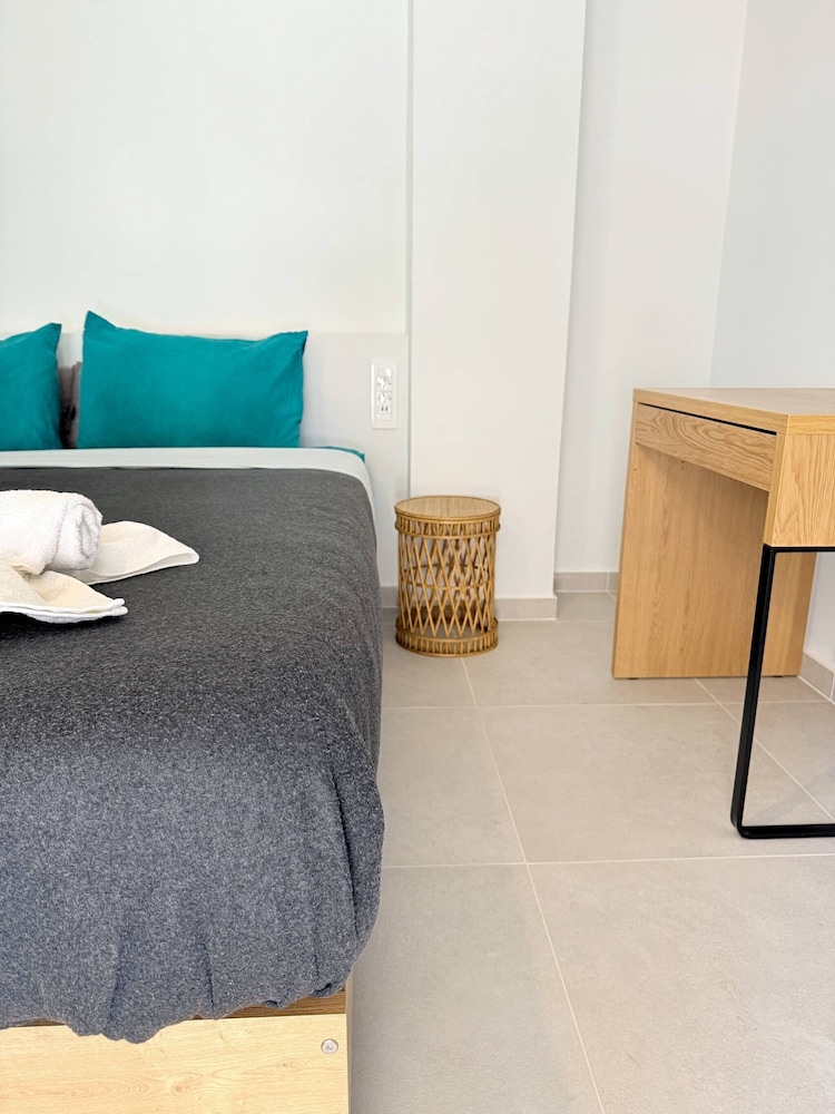 Azure Loft - 3min Walk to Beach, 10min to Old Town