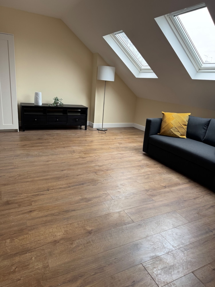 London Retreat With Great Location