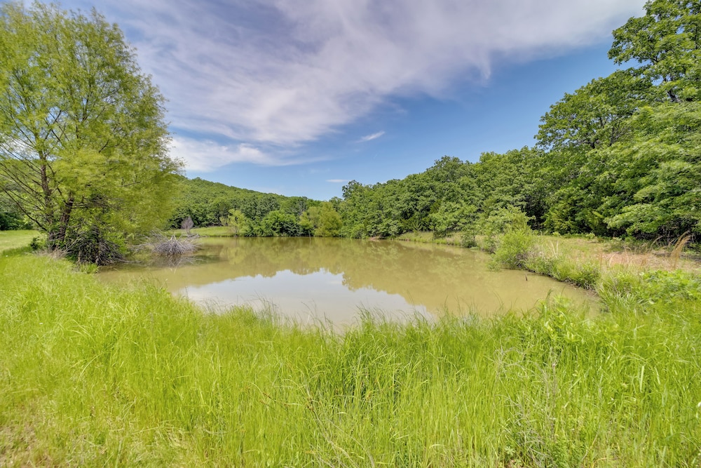 Hike, Fish & Explore: Cabin Near Eufala Lake!