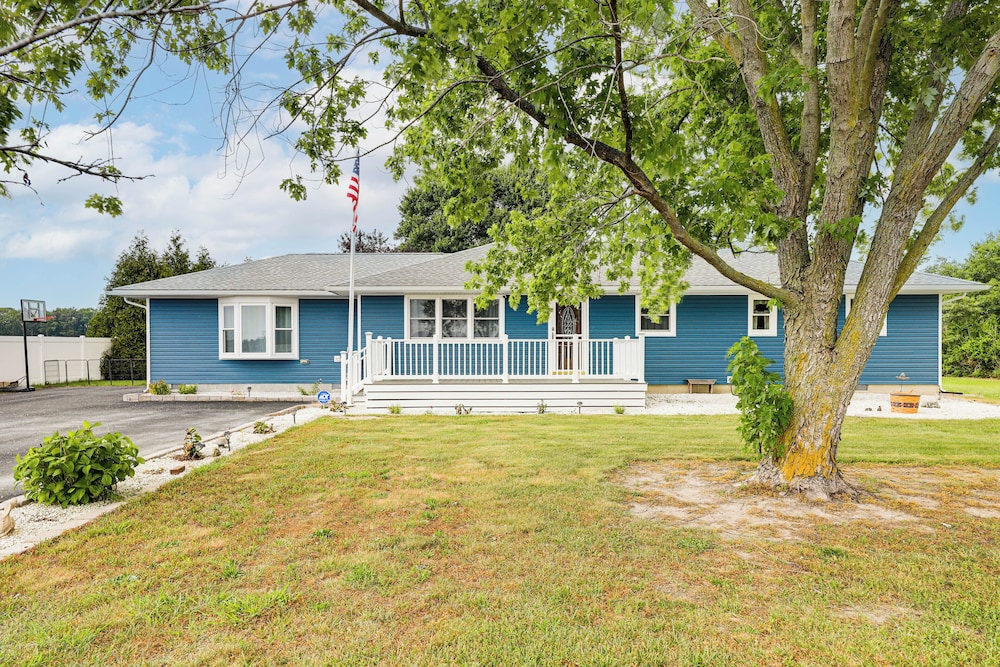 Getaway on 1/2 Acre w/ Deck in Georgetown