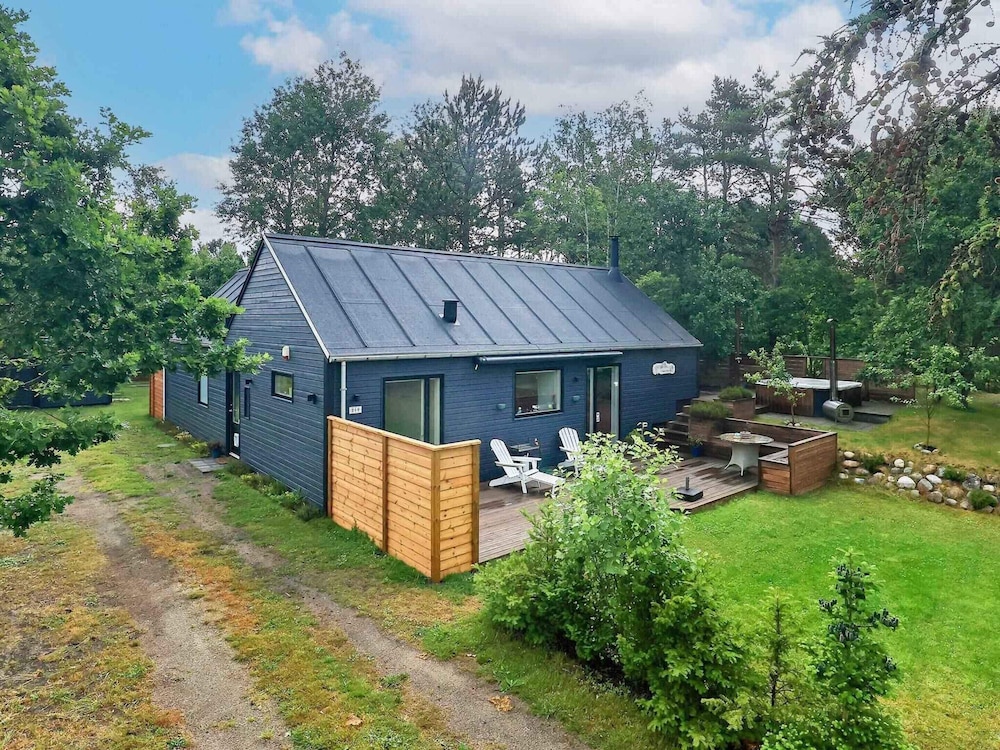 5 Star Holiday Home in Hals
