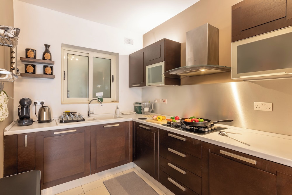 Modern and Comfortable Apart Savoy Garden