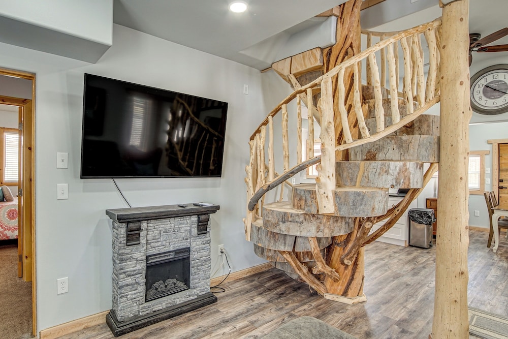 Family Home w/ Mountain Views in Circleville!