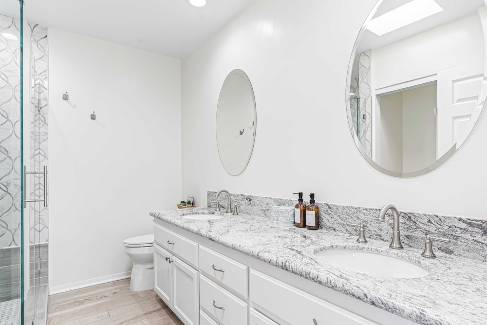 Big Rock Beach Retreat With Oceanfront Balconies, Direct Beach Access & Sweeping Sunset Views Pacific Coast Outlook by Avantstay