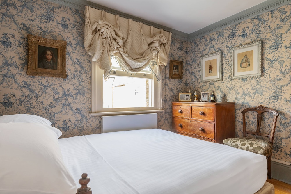 Lilyville Road III by Onefinestay