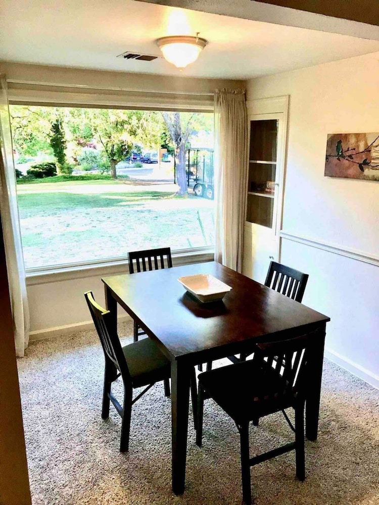 Medford Vacations - Medford Home and 2 Condos With Pool and Hot tub - Property Image 37