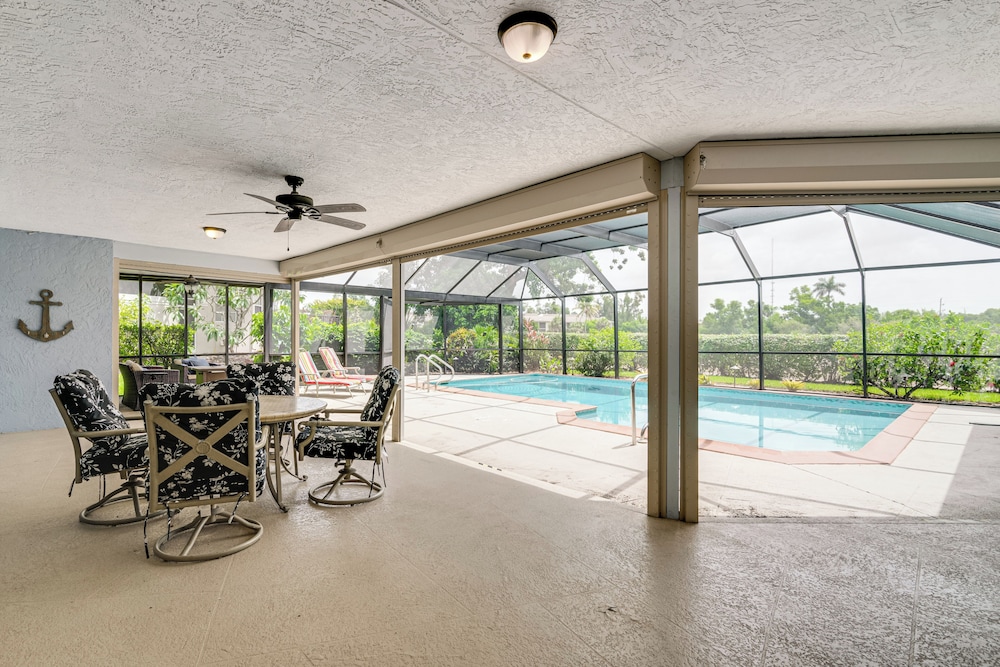 10 Mi to Beach: Poolside Paradise in Fort Myers!