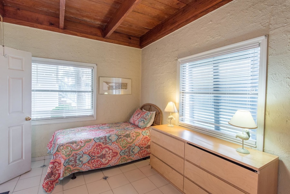 Charleston Vacations - E Ashley 1634 4 Bedroom Holiday Home By My Ocean Rentals - Property Image 5
