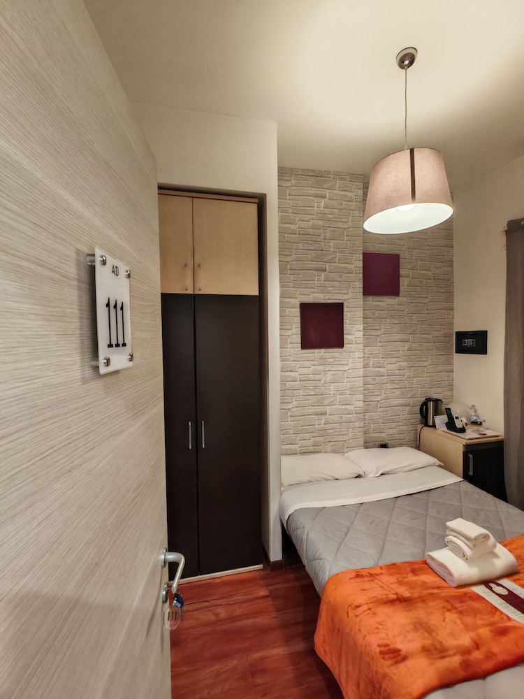AD 111 ColaDiRienzo Rooms