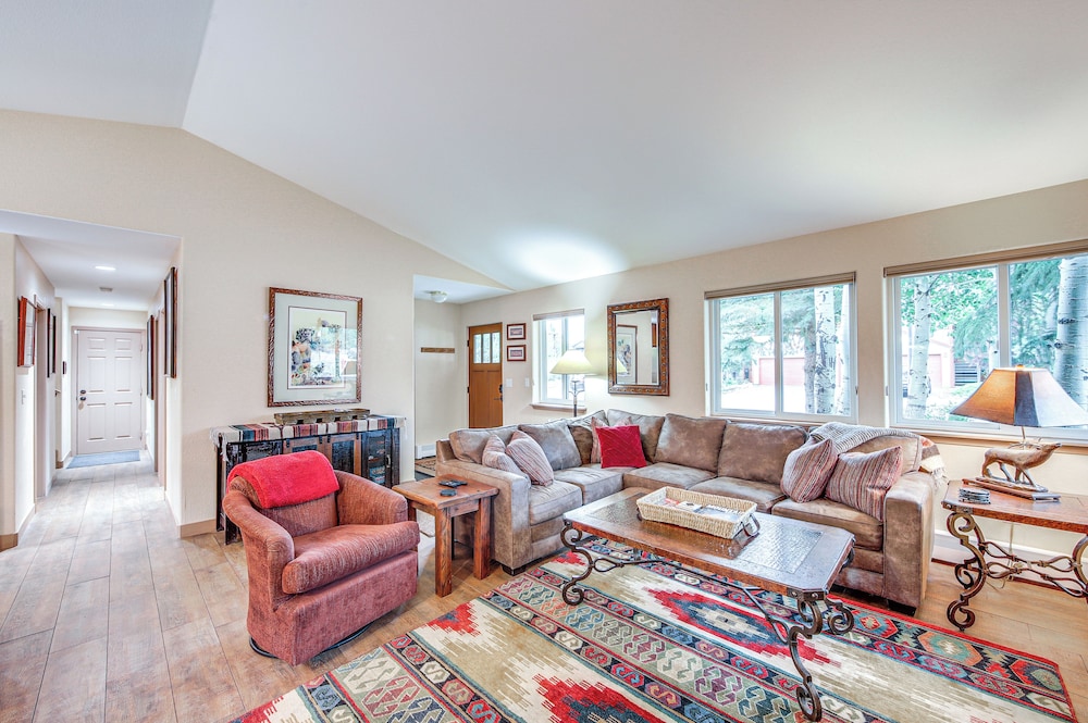 Walk to Ski Shuttle: Dtwn Frisco Gem w/ Fireplace!
