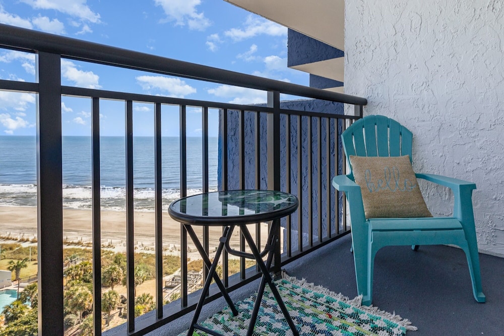 Oceanfront Resort, Great Views, King Bed, 7 Pools!