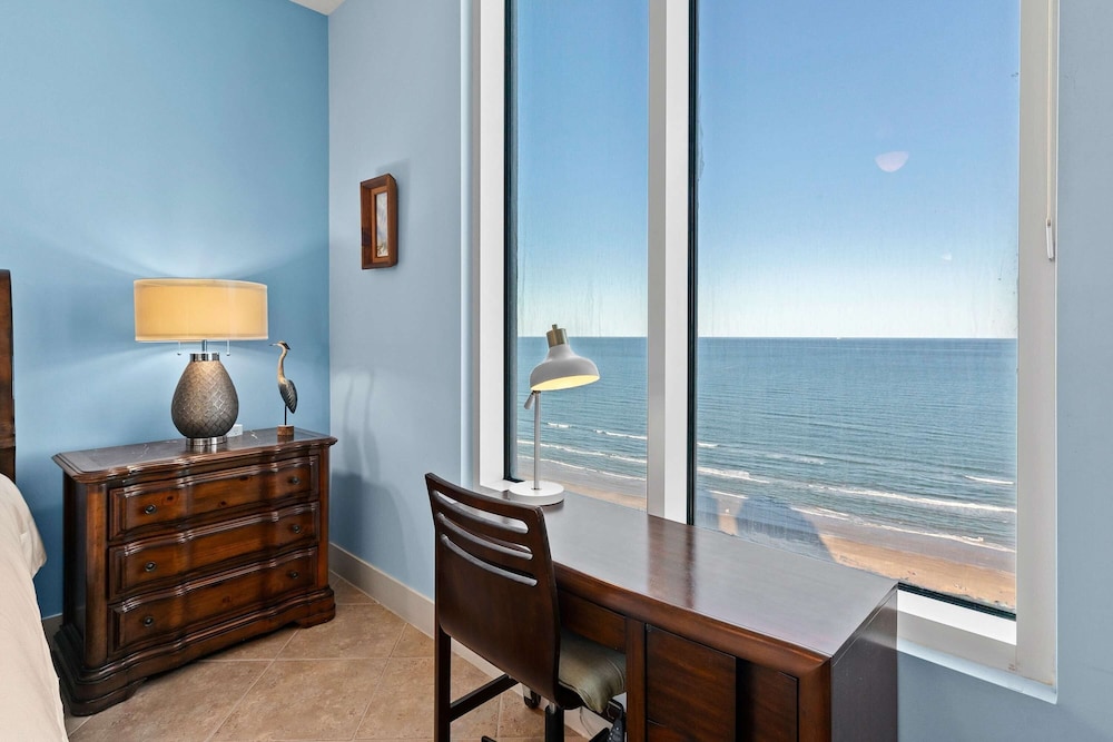 Sapphire Beach - Breathtaking 26th Floor Views 3 Bedroom Apts