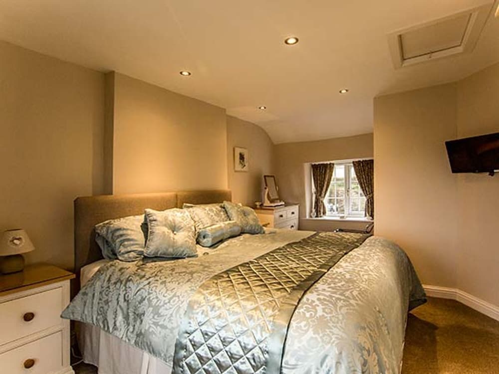 Owl Cottage view 2