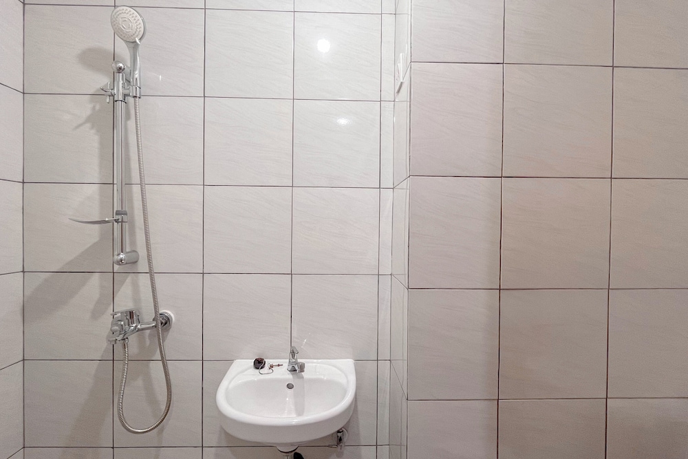 White Style Studio (No Kitchen) Apartment Bandaraya - Tallasa City Makassar