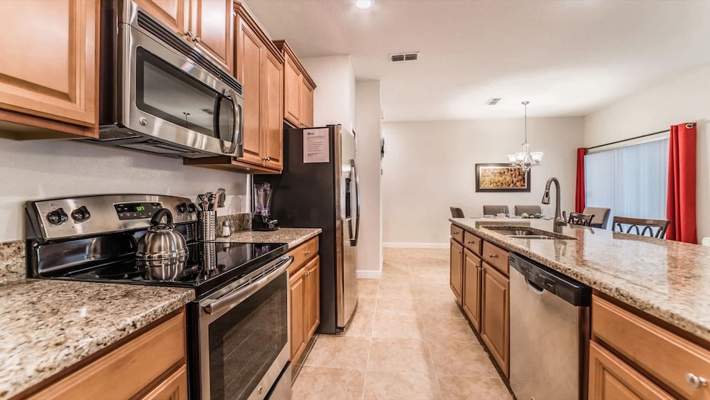 4bed Home in Storey Lake With Private Pool