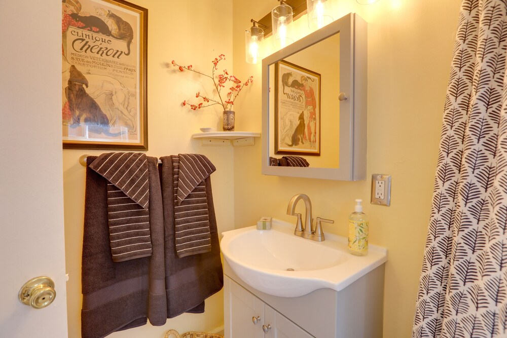 Reno Vacations - Cozy Reno Vacation Rental < 1 Mi to Midtown! - Property Image 1