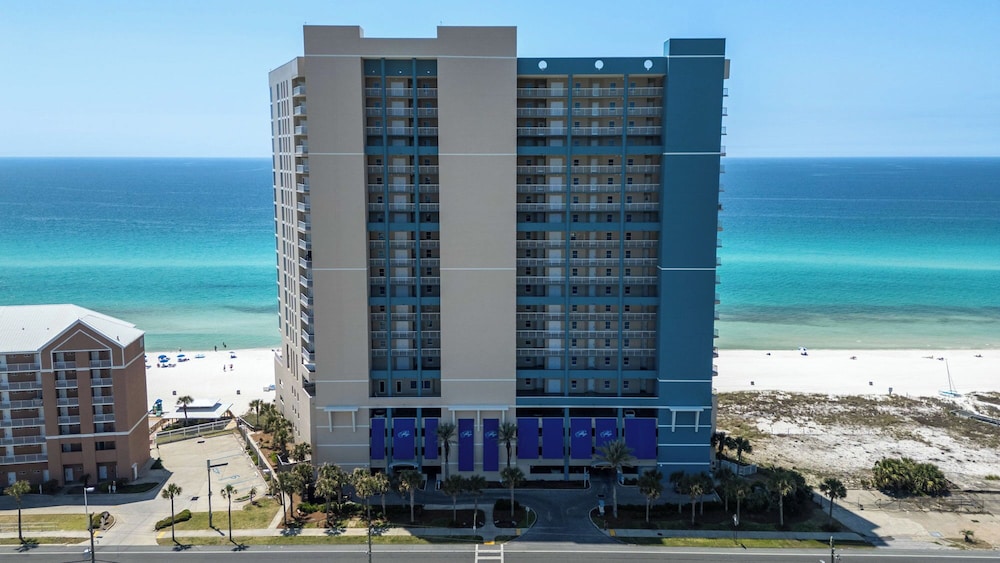 2BR Gulf Front Condo w/ Pool, Gym, Hot Tub + Free Attraction Tickets!