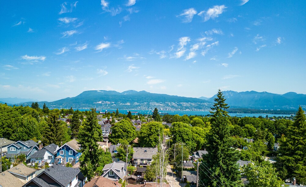 Elegant & Cozy Escape West Vancouver