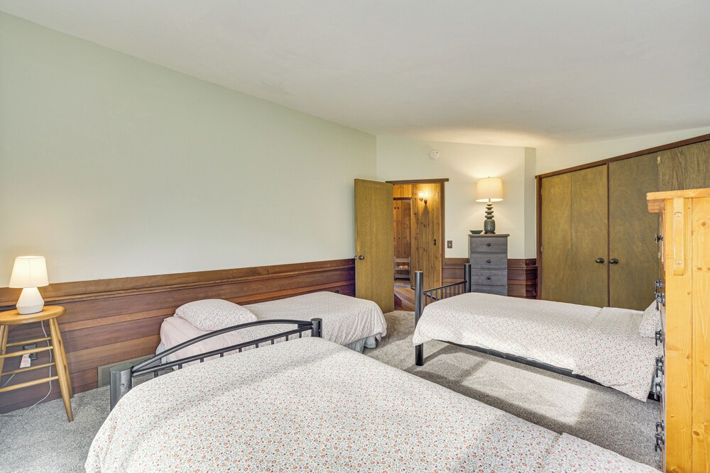 Sauna & Screened Porch: Otter Creek Getaway!