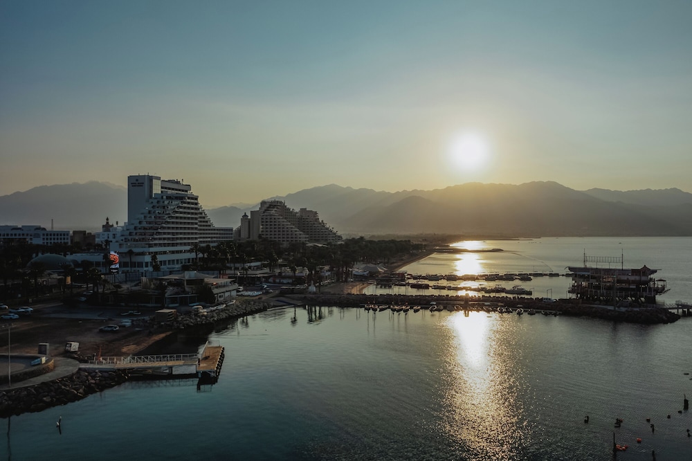 Royal Park Apt Resort by Sea N Rent