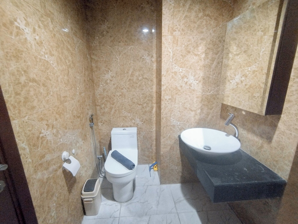 Spacious Studio Room At Grand Sungkono Lagoon Apartment