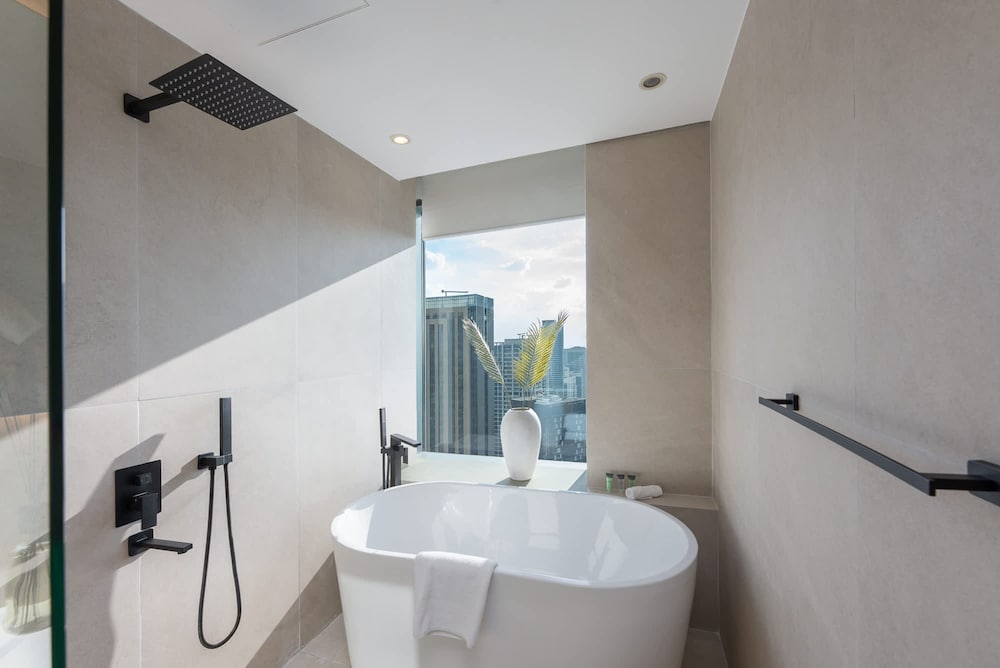 Grand Stay in This 1 Bedroom Flat That Sleeps 4