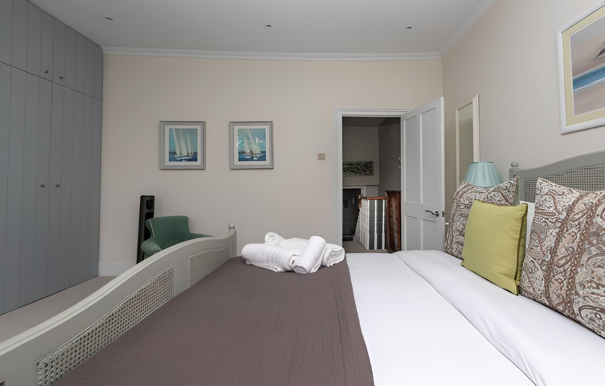 Vibrant 1BD Home With Outdoor Patio - Hammersmith!