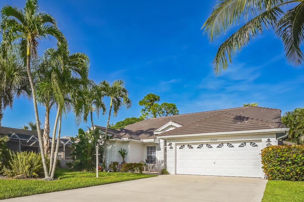 Relaxed Tropical Retreat 5 Miles To Beach 3 Bedroom Home