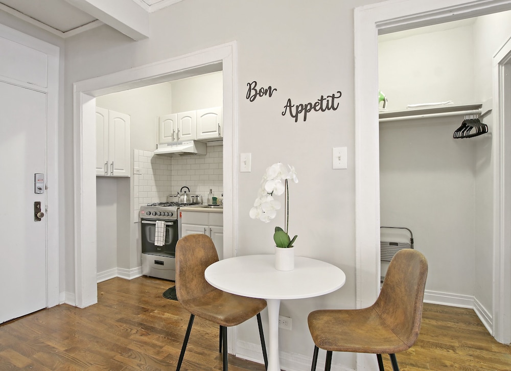 Studio Apt - Dorchester 203