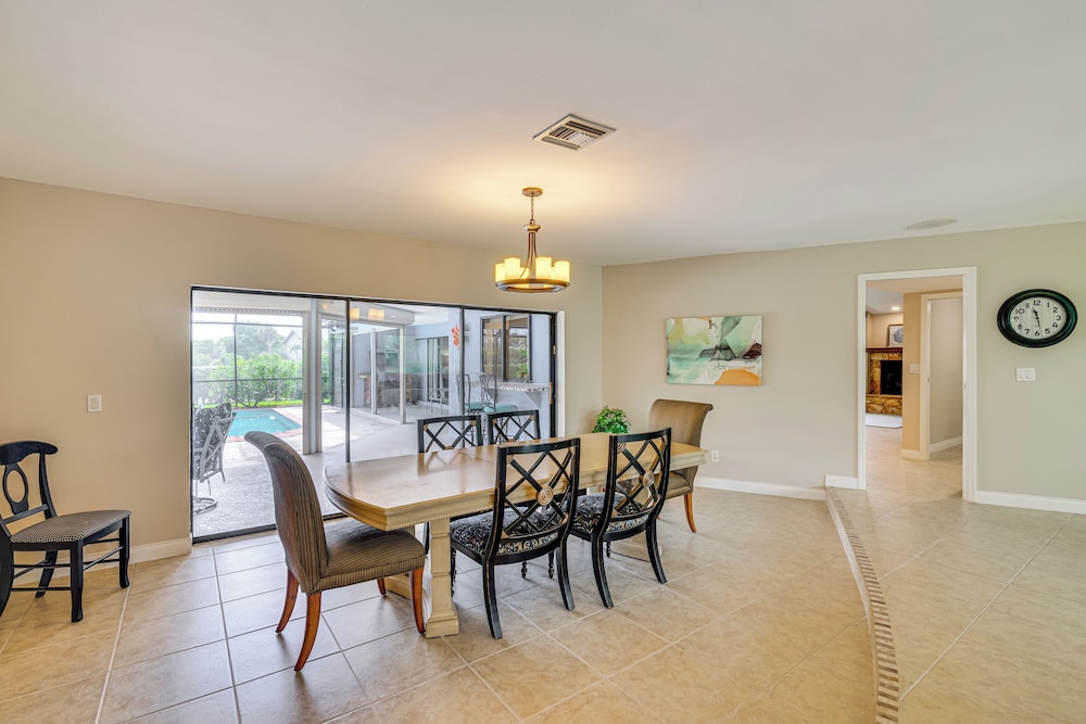 10 Mi to Beach: Poolside Paradise in Fort Myers!