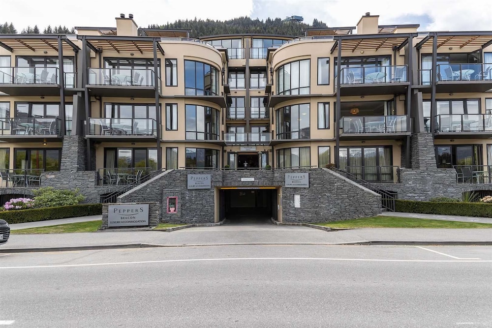 Modern Spacious Town Center Unit with Lake View view 5