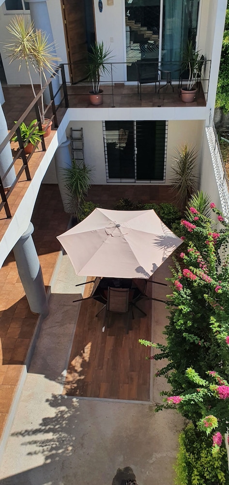 Carri Surf Studio - Property Image 9