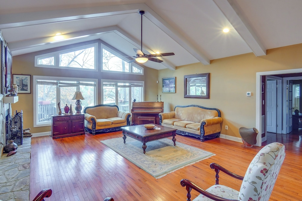 Spacious Lakefront Apt w/ Deck in Fayetteville!