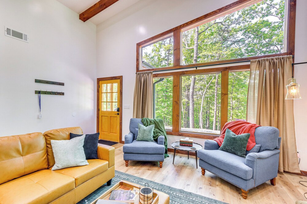 4 Mi to Dtwn Ellijay: Cabin w/ Pool & River Access