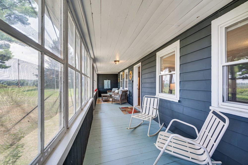 < 1 Mi to Lake: Mtn-view Cabin w/ Porch in Newport
