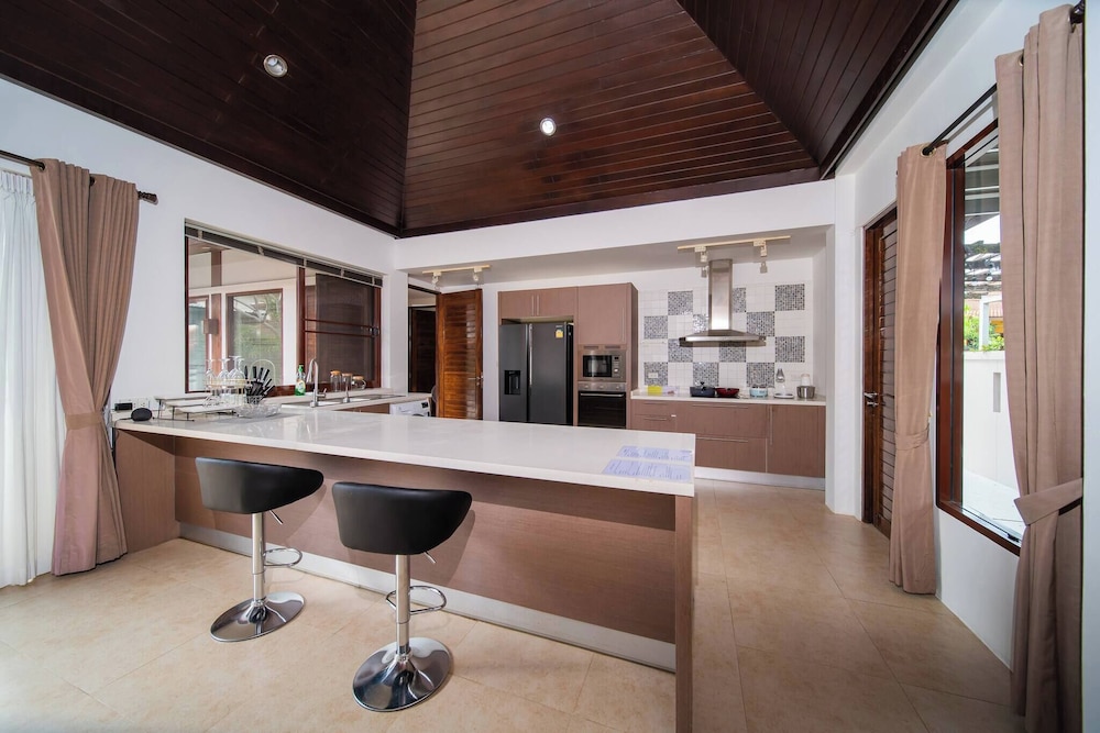 Spacious Private 4 BR Villa With a Working Office